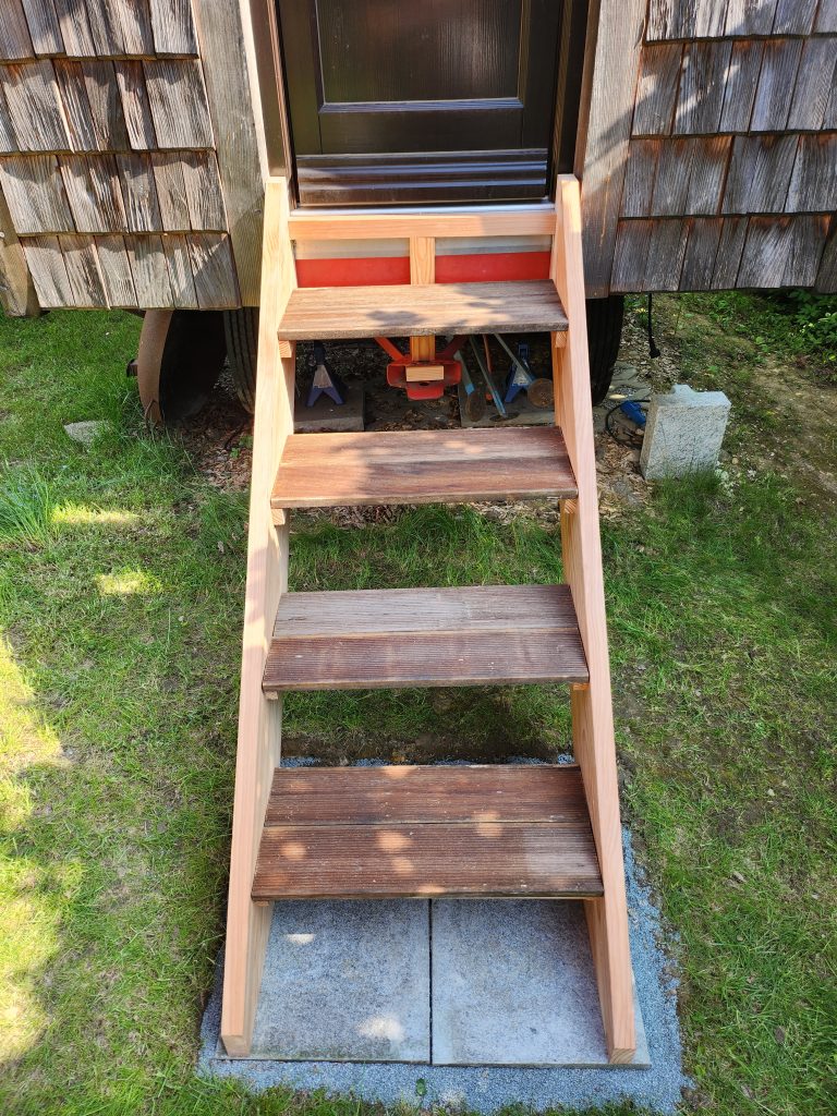 Treppe an einem Zirkuswagen