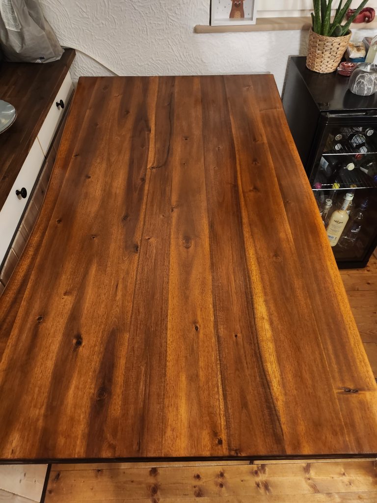 Esstisch, geschliffen und geölt