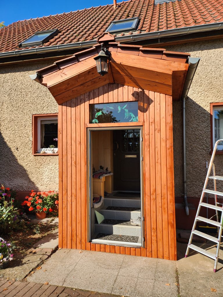 Windfang mit Lärche umtäfelt